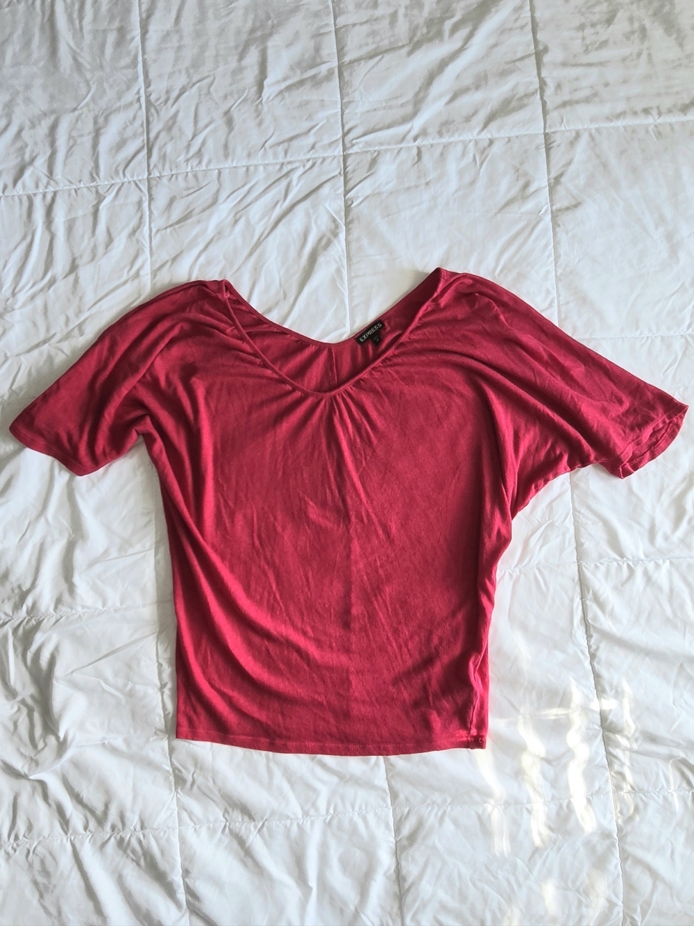 Express Red V-Neck Short Sleeve Top - Picture 4 of 4